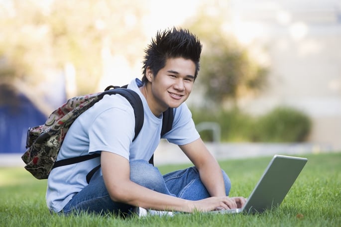 canstockphoto1873072-universitystudentwithlaptop
